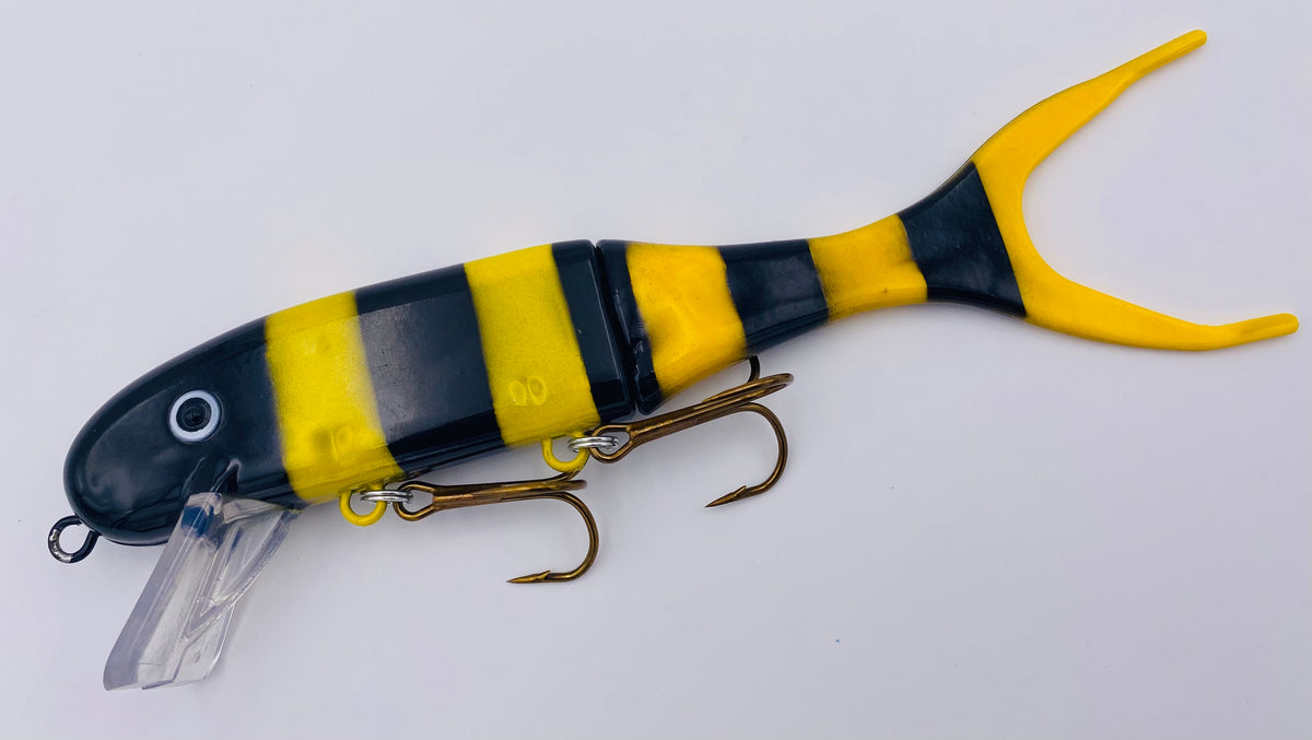 Shallow Invader Bumble Bee – Musky Innovations